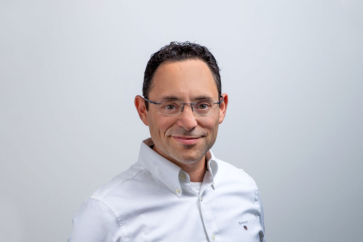 Photographic portrait of Chen Zur
