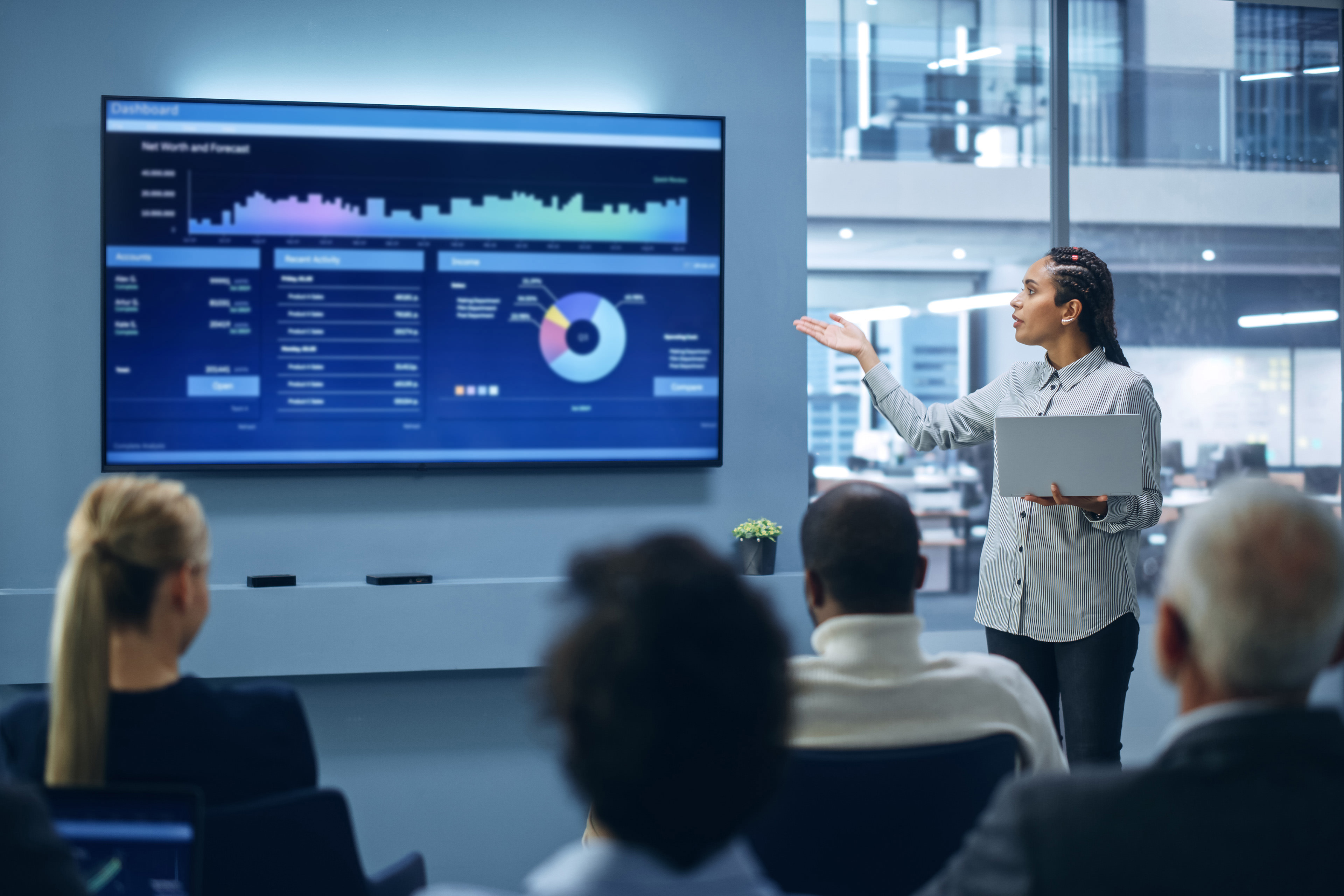 EY live press conference for digital businesspeople